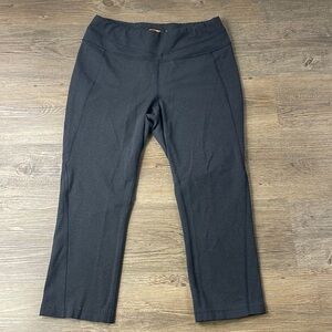 Lucy Women’s Hatha Collection Dark Charcoal Grey Cropped Leggings, size medium